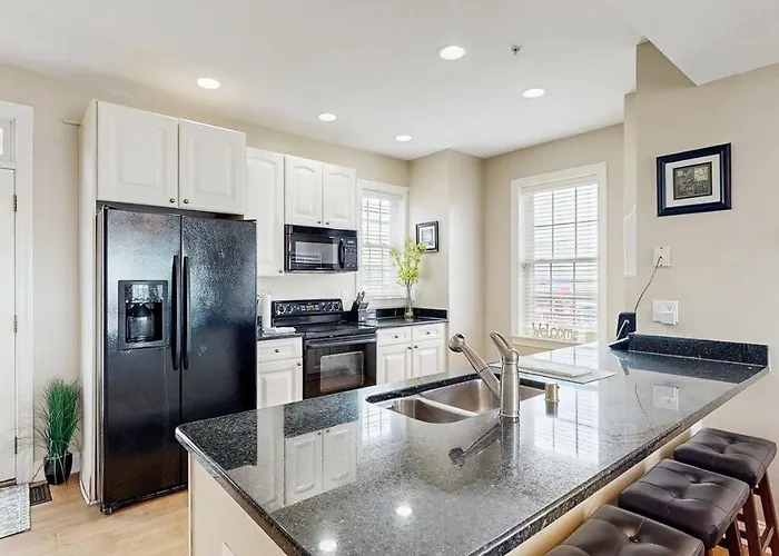 Spacious Coastal Townhouse With Multiple Decks Gas Fireplace & Relaxing Bay Views Сasa de vacaciones Ocean City