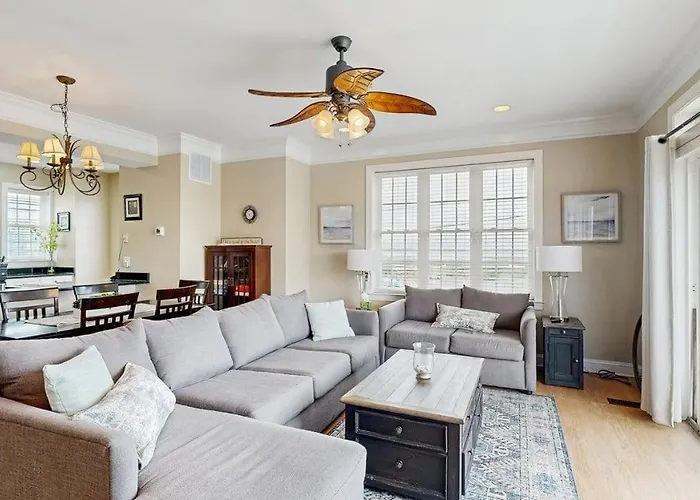 Сasa de vacaciones Spacious Coastal Townhouse With Multiple Decks Gas Fireplace & Relaxing Bay Views Ocean City