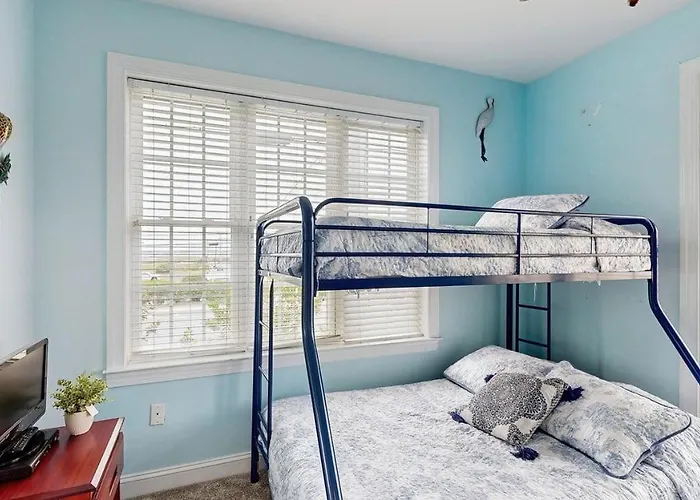 Spacious Coastal Townhouse With Multiple Decks Gas Fireplace & Relaxing Bay Views * Ocean City