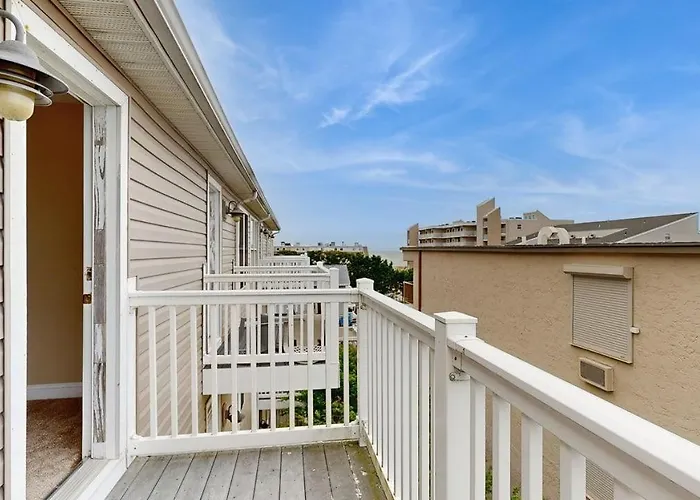 Spacious Coastal Townhouse With Multiple Decks Gas Fireplace & Relaxing Bay Views Сasa de vacaciones *
