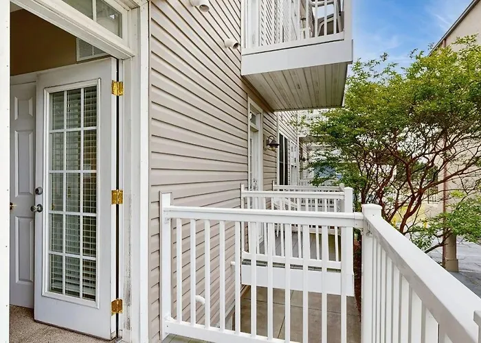 Spacious Coastal Townhouse With Multiple Decks Gas Fireplace & Relaxing Bay Views Сasa de vacaciones *