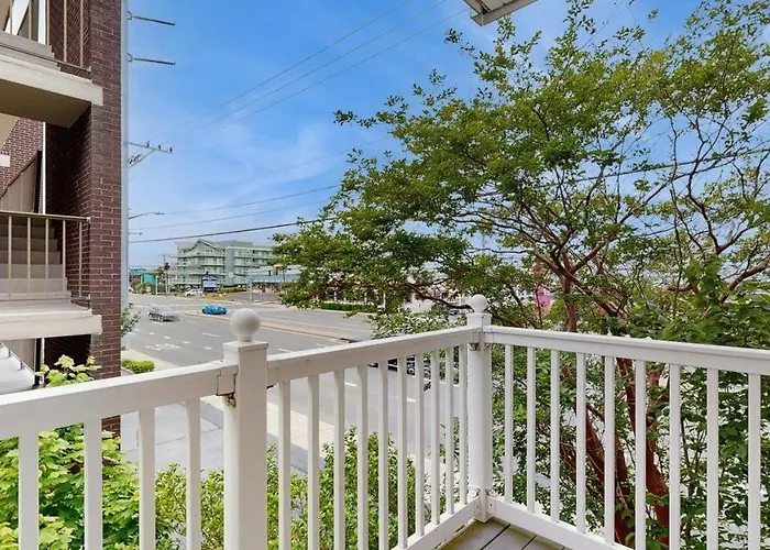 Spacious Coastal Townhouse With Multiple Decks Gas Fireplace & Relaxing Bay Views Сasa de vacaciones *